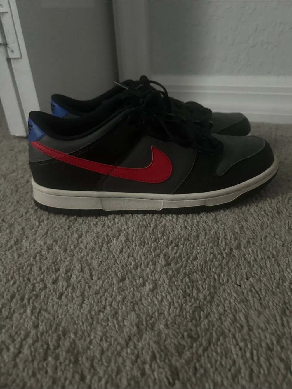 Nike Men’s Low-Top Sneakers - Black with Red Swoosh and Blue Heel